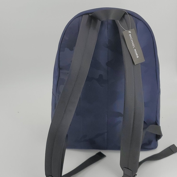 🆕️ MICHAEL KORS Camouflage Kent Backpack - Picture 4 of 7